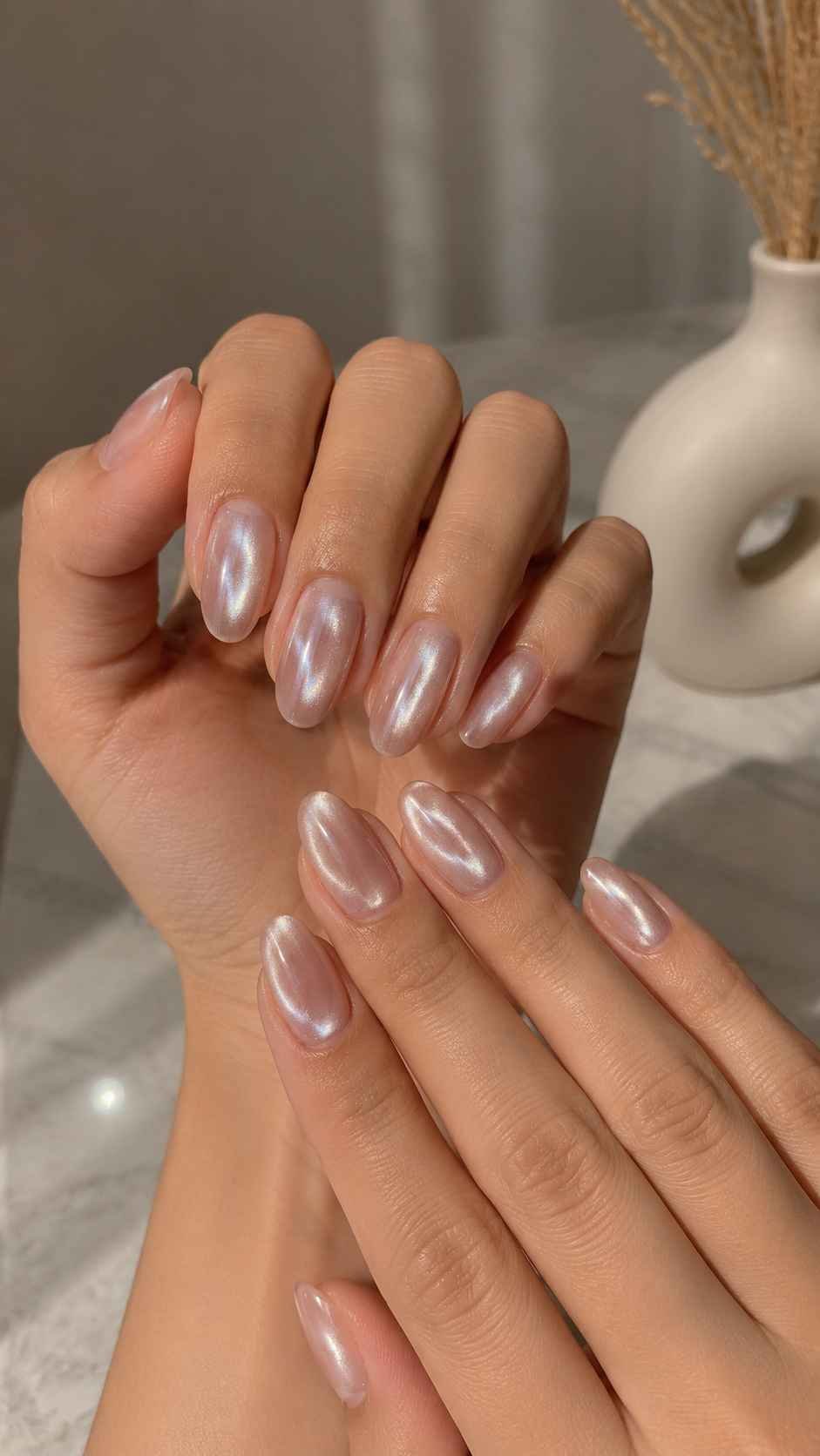 Neutral Silk Glow With Pearl Reflection