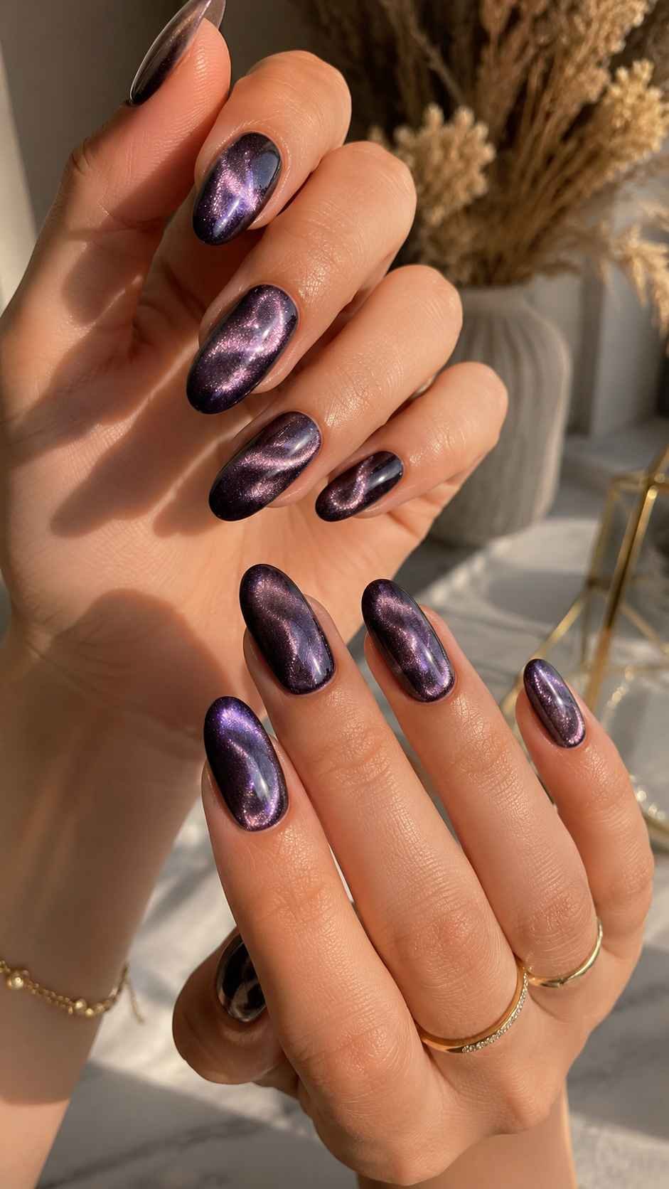 Velvet Magnetic Nails With Light That Appears to Move